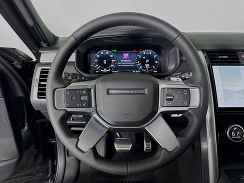 New 2025 Land Rover Discovery Dynamic SE image 12