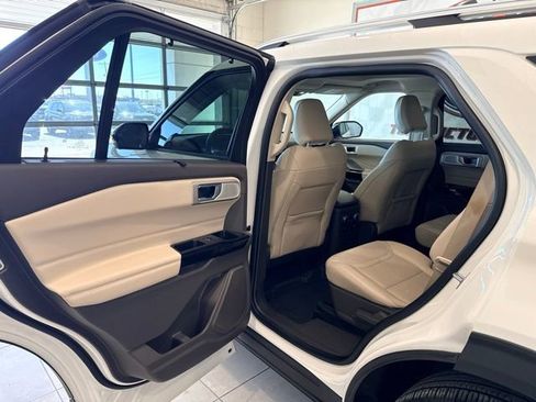 Used 2022 Ford Explorer Platinum w/ Equipment Group 601A image 15