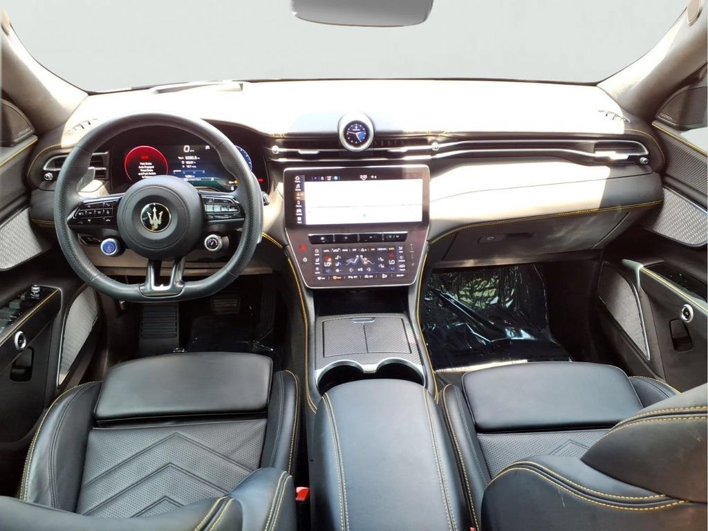 Used 2024 Maserati Grecale Trofeo AWD/4WD image 24