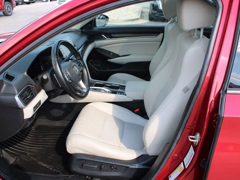 Used 2020 Honda Accord Touring image 13