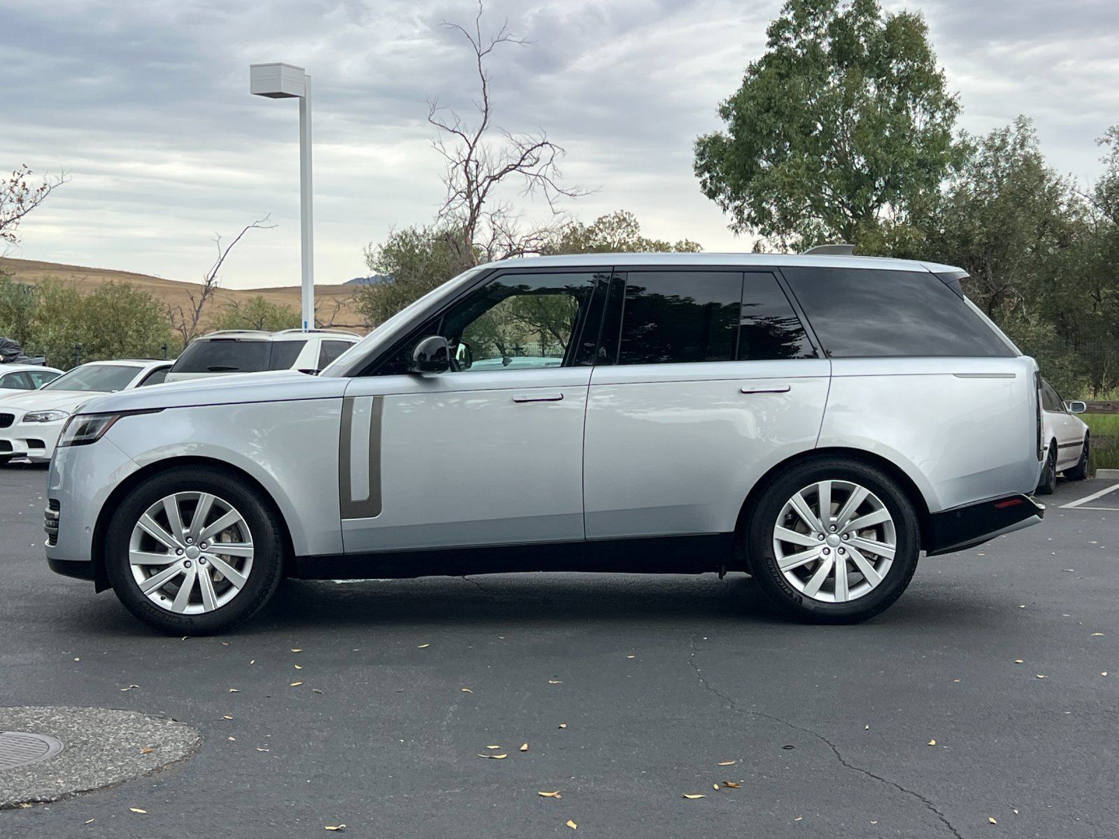 Used 2023 Land Rover Range Rover SE AWD/4WD image 3
