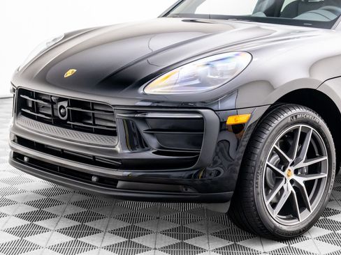 Certified 2025 Porsche Macan image 35