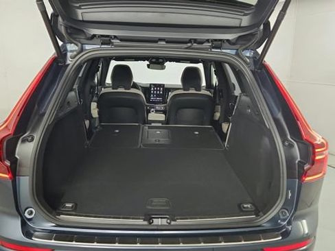 Used 2026 Volvo XC60 B5 Plus w/ Protection Package Premier AWD/4WD image 39