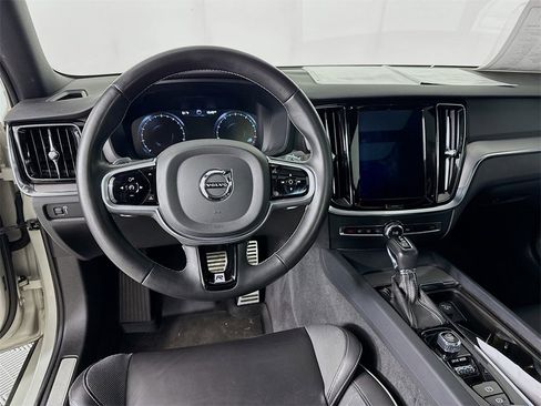 Used 2019 Volvo S60 T6 R-Design image 24