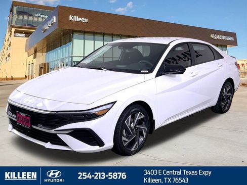 Used 2025 Hyundai Elantra Sport image 4