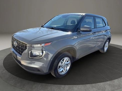 Used 2021 Hyundai Venue SE image 1