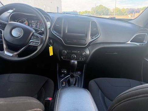 Used 2020 Jeep Cherokee Latitude AWD/4WD image 43