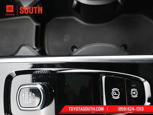 Used 2024 Volvo XC60 B5 Core image 17