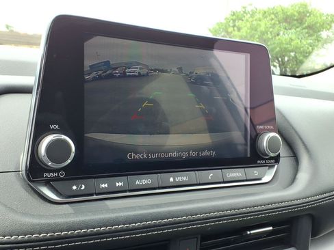 Used 2024 Nissan Rogue SV FWD image 13