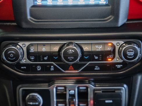 Used 2021 Jeep Gladiator Rubicon w/ LED Lighting Group AWD/4WD image 22