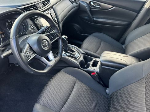 Used 2019 Nissan Rogue SV image 10