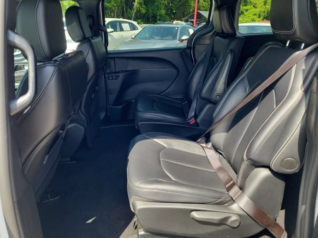 Used 2024 Chrysler Pacifica Limited FWD image 12