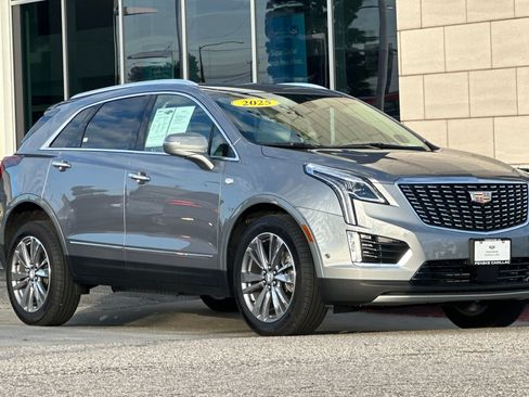 Used 2025 Cadillac XT5 Premium Luxury w/ Technology Package image 2