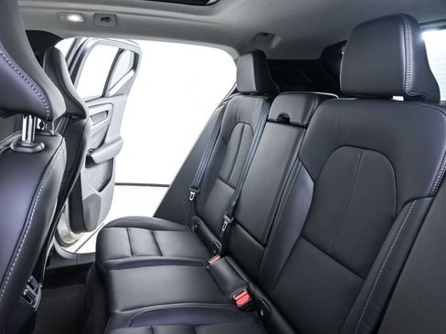 Certified 2025 Volvo XC40 B5 Core image 22