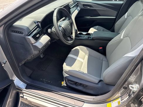 Used 2025 Toyota Camry SE w/ Convenience Package FWD image 9