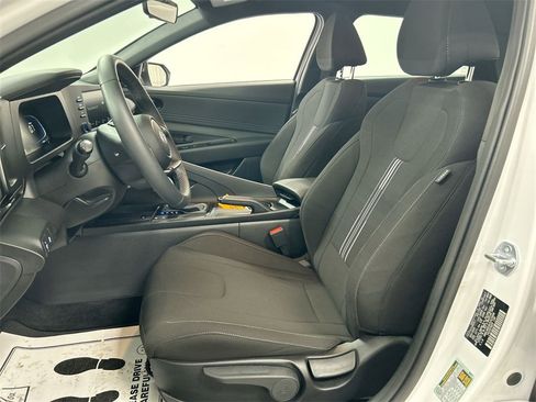 Used 2025 Hyundai Elantra Sport image 9