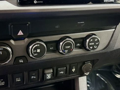 Used 2020 Toyota Tacoma TRD Off-Road image 15