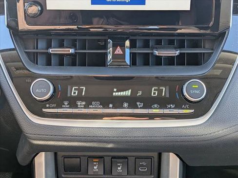 Used 2024 Toyota Corolla Cross XLE image 11