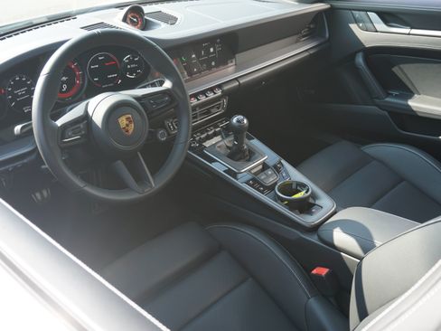 Used 2022 Porsche 911 Carrera S RWD image 4