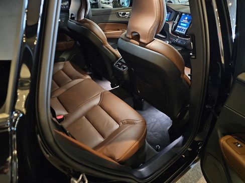 Certified 2025 Volvo XC60 B5 Ultra AWD/4WD image 8