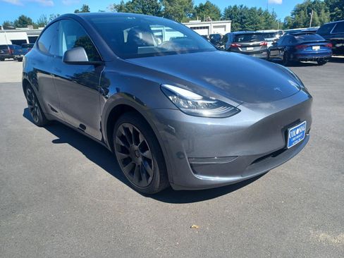 Used 2023 Tesla Model Y Long Range AWD/4WD image 2