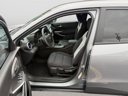 New 2026 Chevrolet Trax LS w/ LS Convenience Package FWD image 11