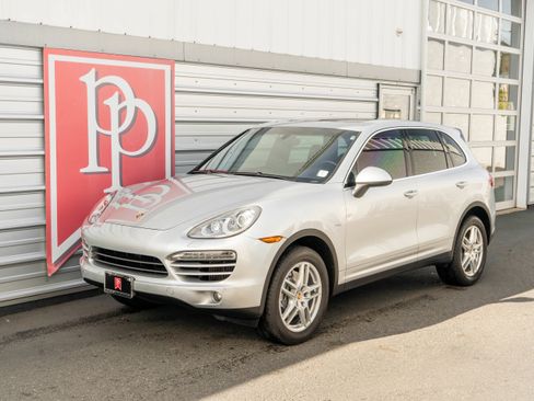 Used 2013 Porsche Cayenne Diesel AWD/4WD image 38