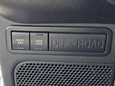 Used 2017 Jeep Wrangler Unlimited Rubicon w/ Connectivity Group AWD/4WD image 19
