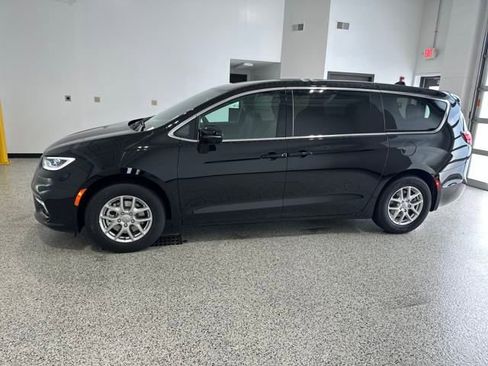 New 2026 Chrysler Pacifica Select image 22