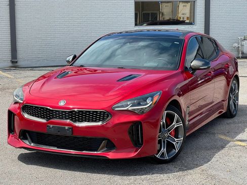 Used 2018 Kia Stinger GT2 RWD image 2