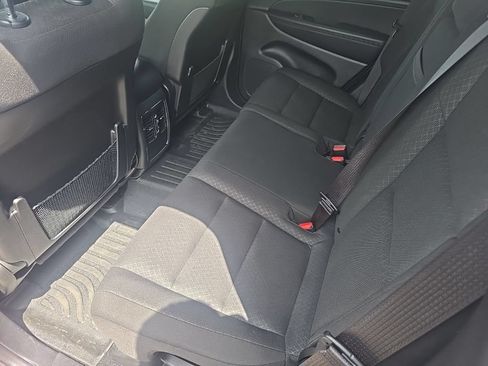Used 2022 Jeep Grand Cherokee Laredo E RWD image 10