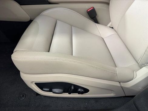 New 2025 Porsche Taycan image 17