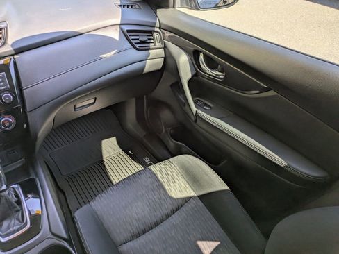Used 2019 Nissan Rogue S w/ Special Edition Package FWD image 17
