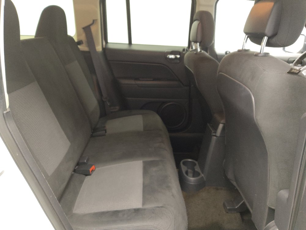 Used 2016 Jeep Patriot Latitude FWD image 19