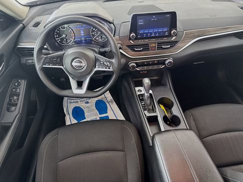 Used 2025 Nissan Altima 2.5 SV FWD image 26