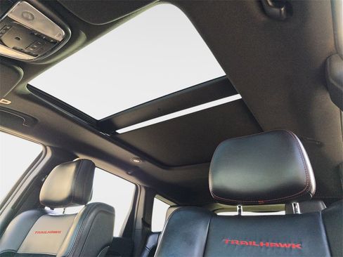 Used 2017 Jeep Grand Cherokee Trailhawk w/ Trailhawk Luxury Group image 34