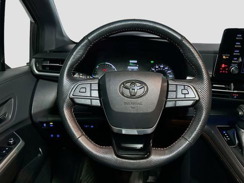 Used 2022 Toyota Sienna XSE image 10