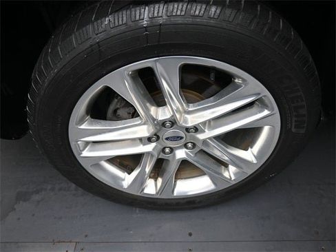 Used 2016 Ford Explorer XLT w/ Equipment Group 202A image 18