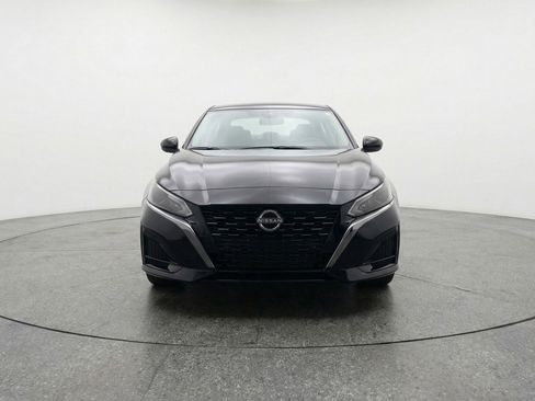 Used 2025 Nissan Altima 2.5 SV FWD image 2