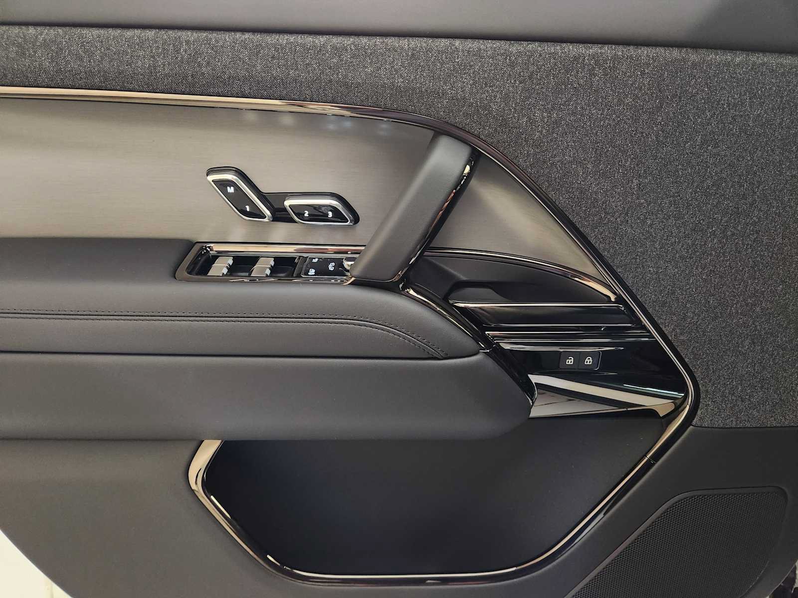 New 2027 Land Rover Range Rover Sport SE AWD/4WD image 23