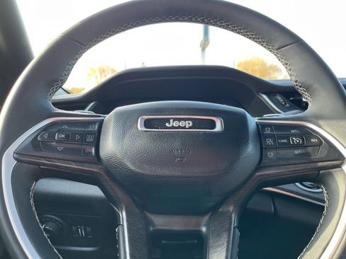 Used 2024 Jeep Grand Cherokee Limited image 41