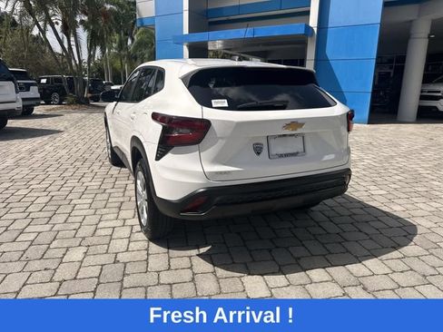 Used 2025 Chevrolet Trax LS FWD image 35