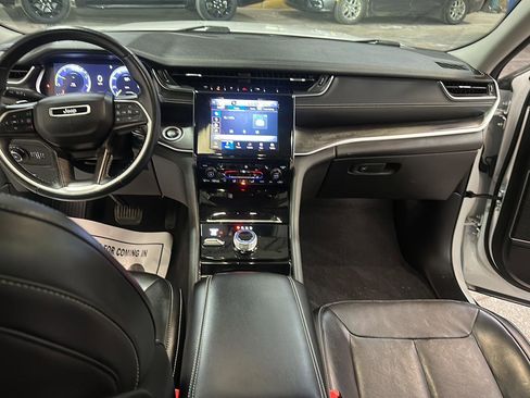 Used 2022 Jeep Grand Cherokee L Limited w/ Black Appearance Package image 27