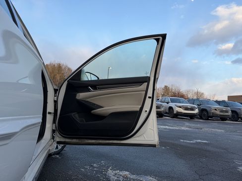 Used 2019 Honda Accord EX image 33