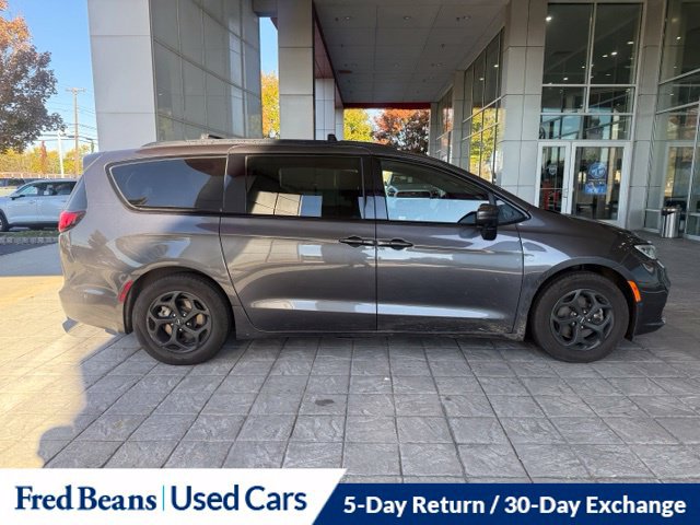 Used 2022 Chrysler Pacifica Touring-L w/ Uconnect Theater Family Group FWD image 6