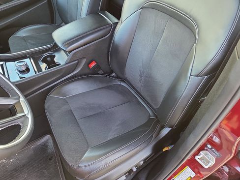 Used 2023 Jeep Grand Cherokee Altitude image 12