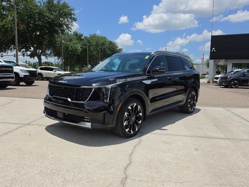 Certified 2025 Kia Sorento EX FWD image 4