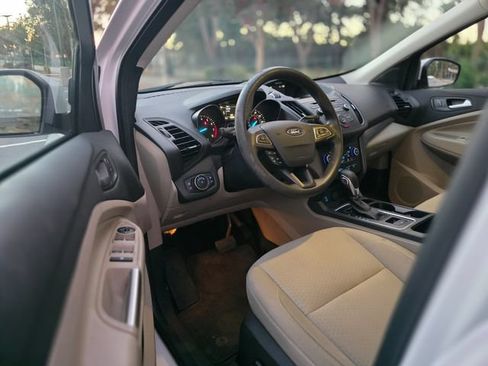 Used 2018 Ford Escape SE FWD image 19