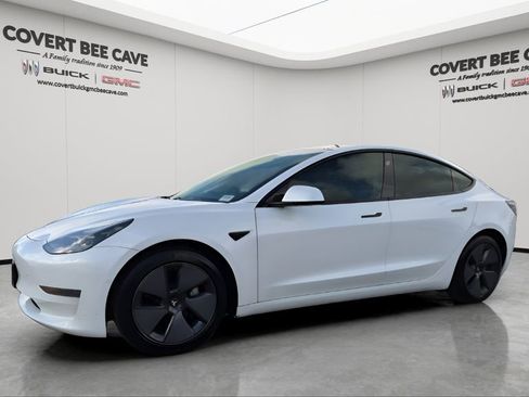 Used 2021 Tesla Model 3 Standard Range Plus image 4