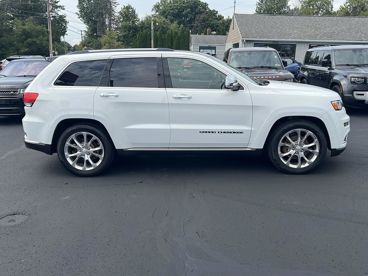 Used 2020 Jeep Grand Cherokee Summit AWD/4WD image 4